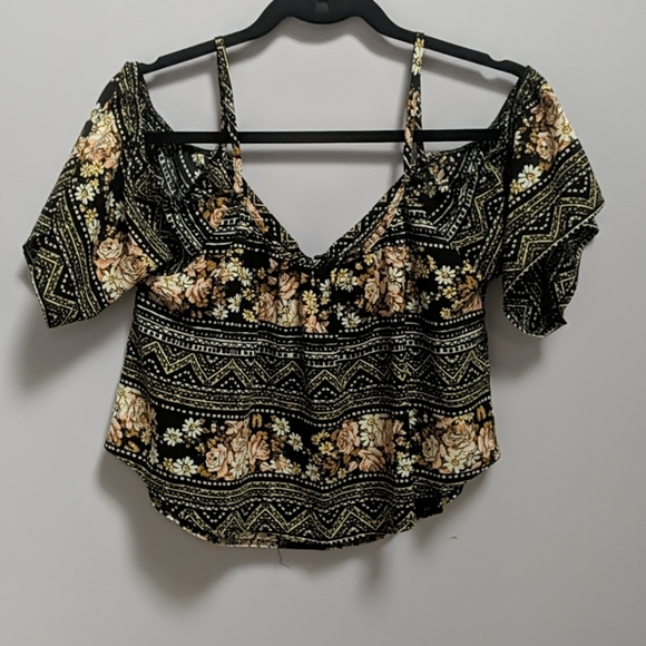 Off Shoulder Blouse - Picture 2 of 5